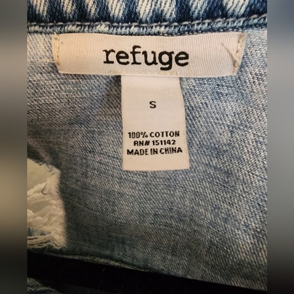 Distressed Juniors Denim Jacket by Refuge Size S - Picture 3 of 4